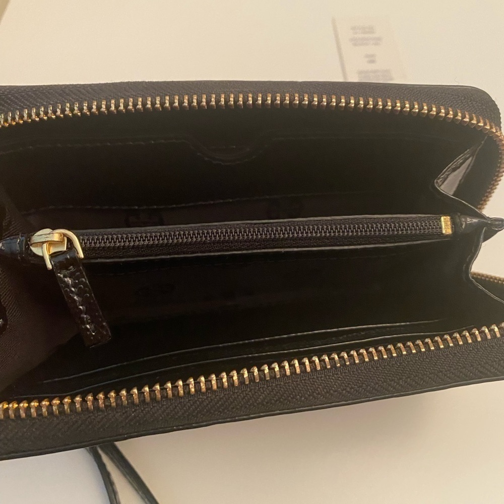 Tory Burch Thea patent leather wristlet - Picture 7 of 15